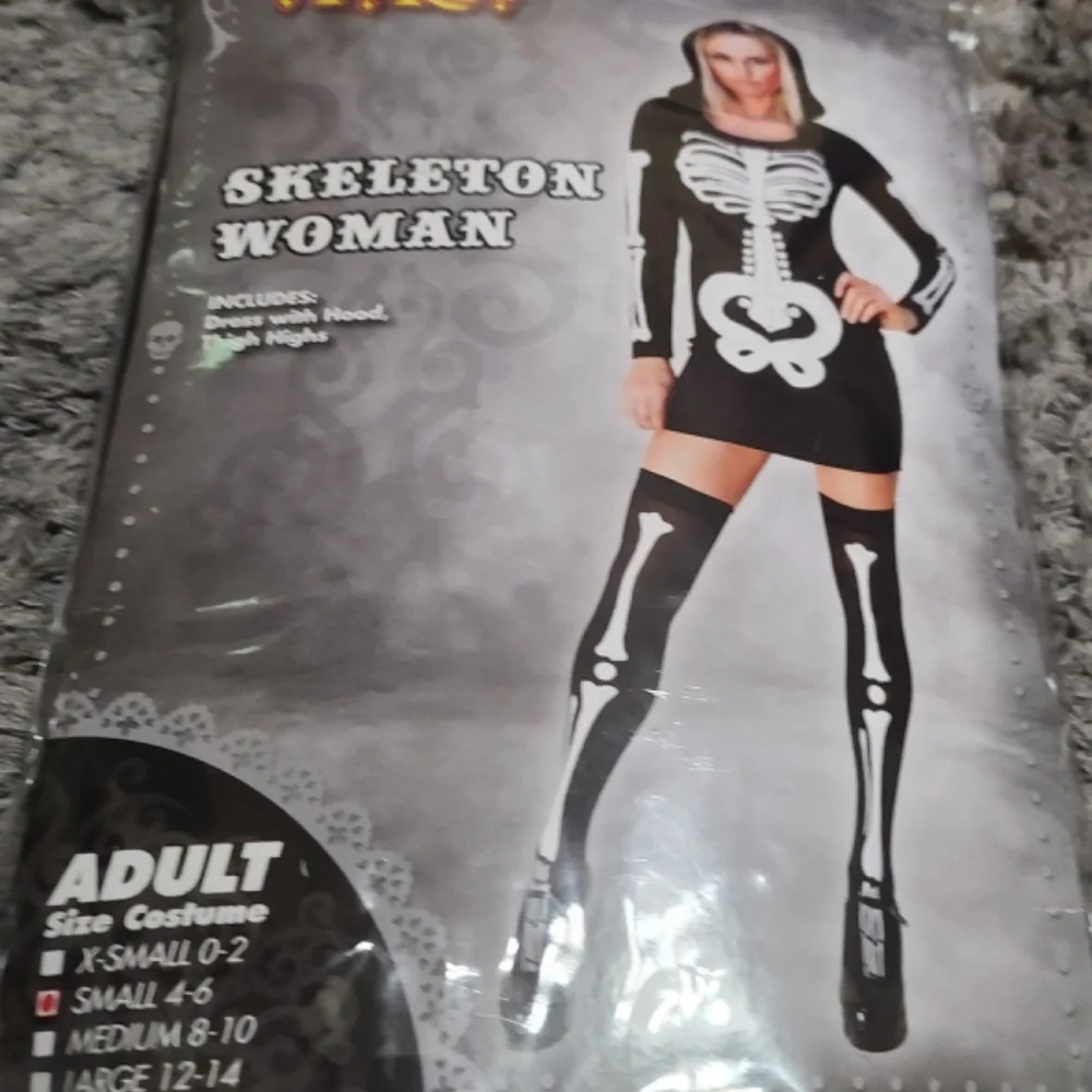 Women’s Spirit Halloween  “Skeleton Lady” Costume size 4/6 NWOT - Picture 4 of 4